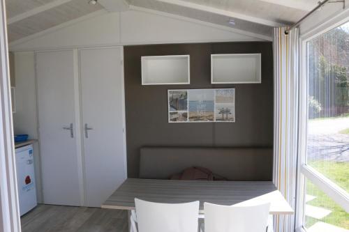 Φωτογραφία από το άλμπουμ του Mobilheim Herzmuschel mit Veranda am Kransburger See 554 σε Kransburg