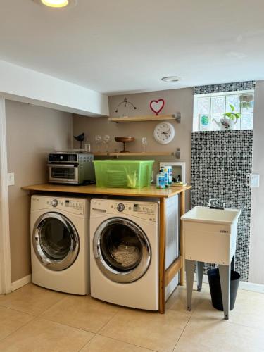 a laundry room with a washer and dryer at Fresh Meadow Cozy Studio in Utopia