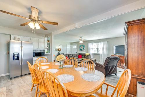 Η κουζίνα ή μικρή κουζίνα στο Welcoming Kentucky Home with Sprawling Views!