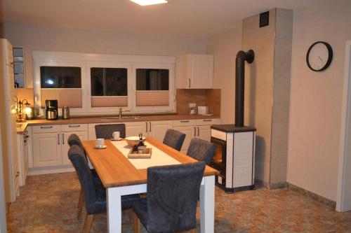 a kitchen with a table and chairs and a stove at Ferienhof Thele Wohnung EG in Werlte