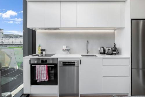 Nhà bếp/bếp nhỏ tại Hyde Lane APT - Walk to Shops Cafes Attractions