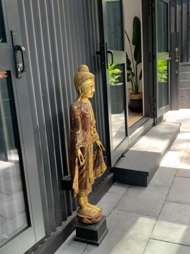 a statue of a person standing outside of a building at Jezabel's Retreat Jervis Bay in Vincentia