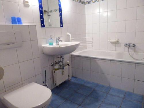 Et badeværelse på Friese-Ostseetraum Comfortable holiday residence