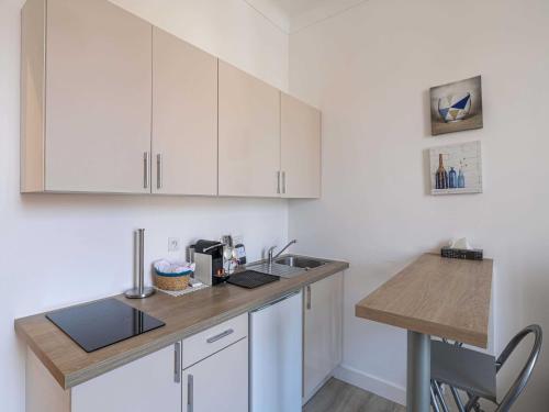 Photo de la galerie de l'établissement Beautiful renovated apartment - near Croisette - 1BR 4p, à Cannes