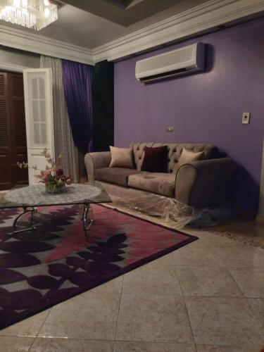 Gallery image of شقق مفروشة فرش فندقي بحدائق الاهرام والشيخ زايد والمهندسين وفيصل والزمالك in ‘Ezbet `Abd el-Ḥamîd