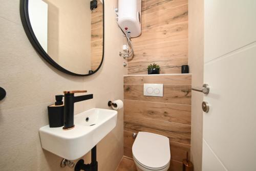 Apartments with WiFi Zadar - 23874