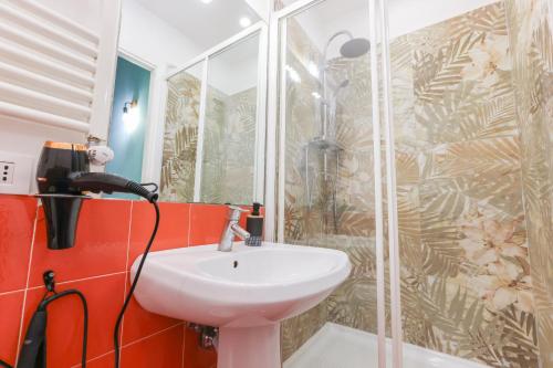 a bathroom with a sink and a shower at casa dolce casa in Rome