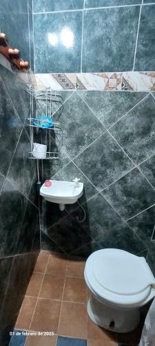 a bathroom with a toilet and a sink at Hospedaje Espindoliky in Bella Vista