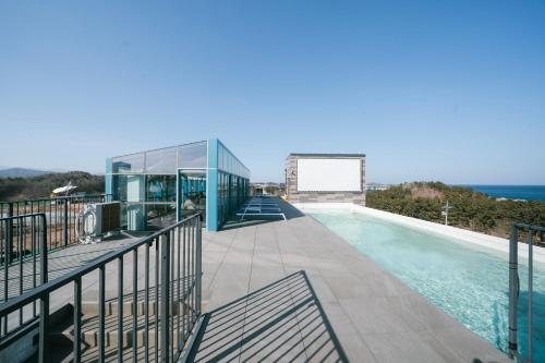 Πισίνα στο ή κοντά στο Hotel Parangvue