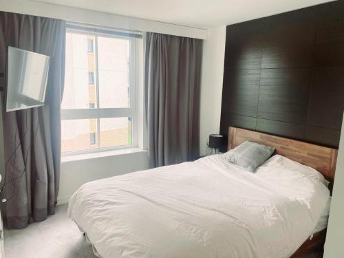 Ένα ή περισσότερα κρεβάτια σε δωμάτιο στο Modern Two Bed Glasgow Apartment with Free Parking