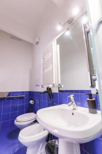a bathroom with a white sink and a toilet at casa dolce casa in Rome