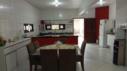 Η κουζίνα ή μικρή κουζίνα στο Great House for COP 30 - H01