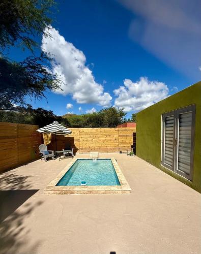 Πισίνα στο ή κοντά στο Escape to Villa Aguacate Farm Santa Isabel o Coamo