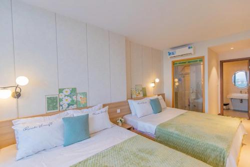 a hotel room with two beds and a bathroom at C-S-J TOWER - Luxury Near Beach Apartments - Căn Hộ Du Lịch Cạnh Biển Thành Phố Biển Vũng Tàu in Vung Tau