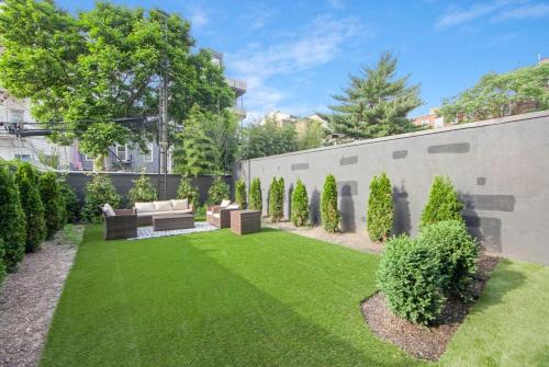 Κήπος έξω από το 149BK-101 New construction 2BR Private garden W-D