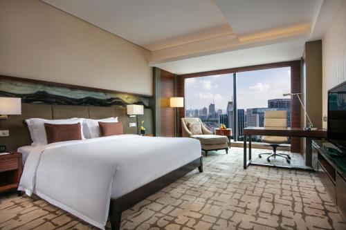 Ένα ή περισσότερα κρεβάτια σε δωμάτιο στο Intercontinental Jinan City Center by IHG