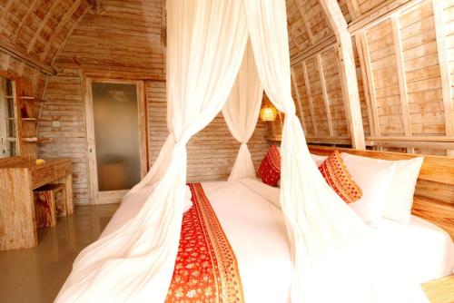 Ένα ή περισσότερα κρεβάτια σε δωμάτιο στο Sunrise Villa Penida