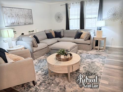a living room with a couch and a table at Stay at The Retreat! Gatlinburg-Dollywood in Sevierville