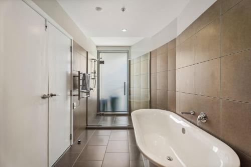 Ένα μπάνιο στο Five Star Luxury Kawarau Penthouse