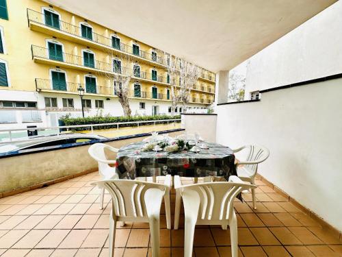 Platja. Amplio apartamento para 6 en Roses ubicación ideal