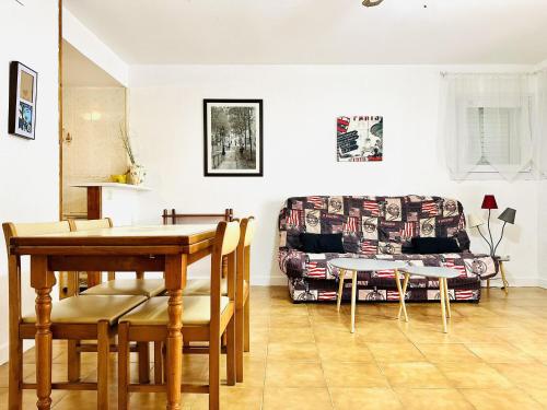 Platja. Amplio apartamento para 6 en Roses ubicación ideal