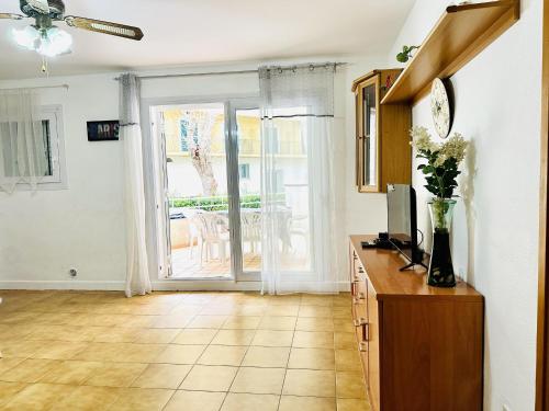 Platja. Amplio apartamento para 6 en Roses ubicación ideal
