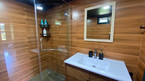 Bilik mandi di 98 Mae Ram Residence