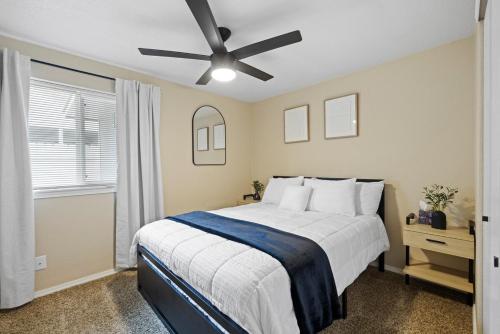 a bedroom with a bed with a ceiling fan at Casamor - Richland Home in Richland