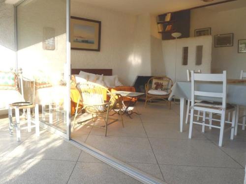 Photo de la galerie de l'établissement Maison 5 pièces à 500m de la plage, garage, terrasse à Saint Pierre la Mer - FR-1-229D-153, à Fleury