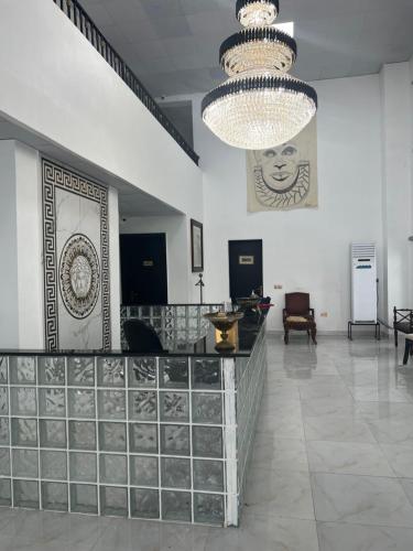 TV a/nebo společenská místnost v ubytování The Diasporan Luxury MedSpa suites