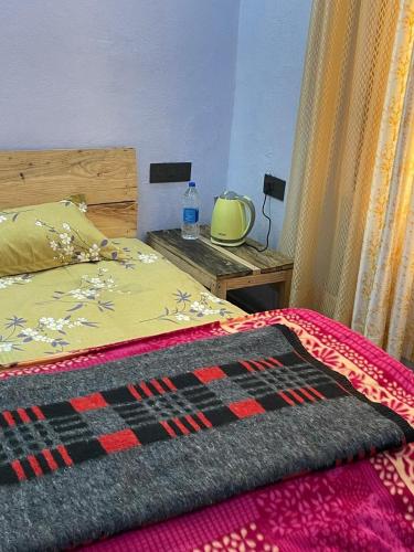 Postel nebo postele na pokoji v ubytování Pali Homestay Lansdowne Not Luxury but Stay with Legacy