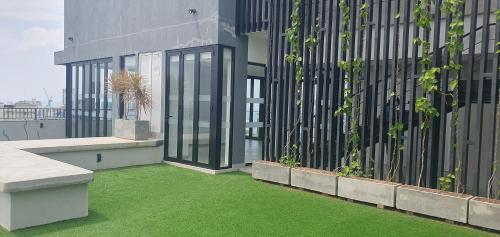 a balcony with green grass on the side of a building at Colombo Flemington Apartments in Bambalapitiya