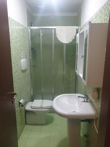a bathroom with a sink and a toilet and a shower at Il Piccolo Golf in Muggiò