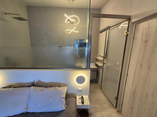 Ένα ή περισσότερα κρεβάτια σε δωμάτιο στο Mastora Seaside Loft