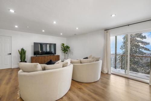 Μια τηλεόραση ή/και κέντρο ψυχαγωγίας στο THE Cabin