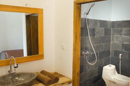 Koupelna v ubytování Zavana House