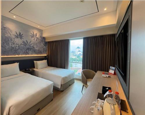 Postel nebo postele na pokoji v ubytování Swiss-Belinn Malang