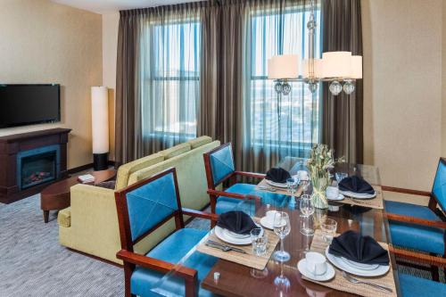 TV a/nebo společenská místnost v ubytování Hyatt Regency Buffalo
