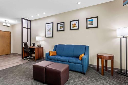 Гостиная зона в Comfort Suites Roswell North