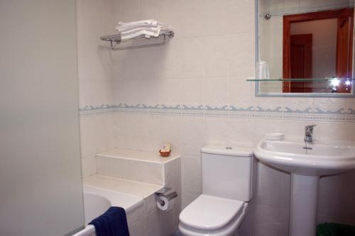 Ванная комната в Hostal Brisamar