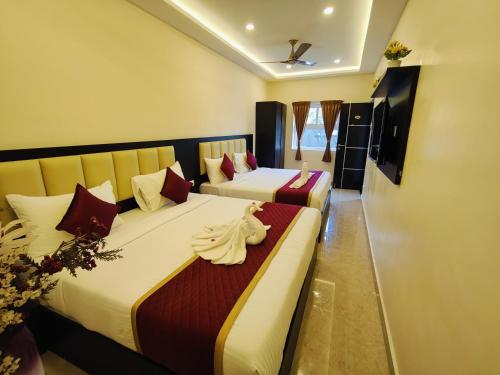 Postel nebo postele na pokoji v ubytování Hotel Sri Kanthan Residency