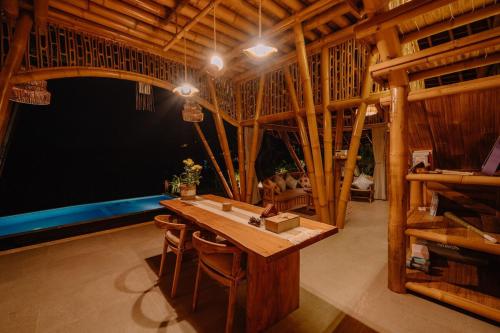 a large room with a wooden table and chairs at CR Tris Casa De Bambú in Selat