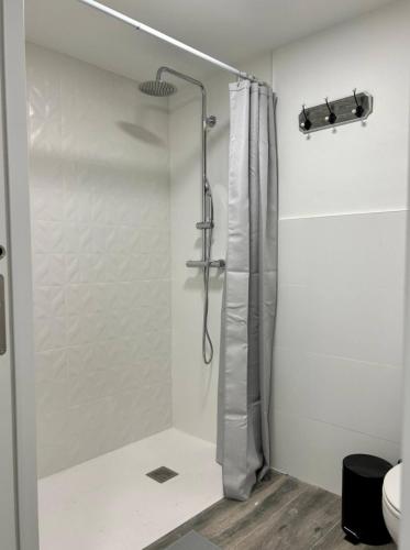 a shower with a shower curtain in a bathroom at Espáciate in Nigrán
