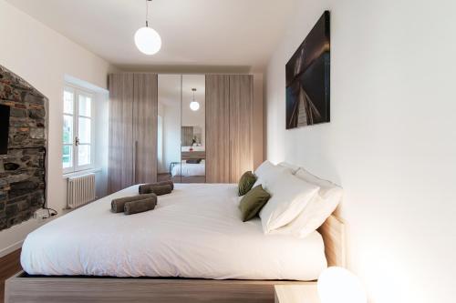 a bedroom with a large white bed in a room at Sunflower Apartment -The House Of Travelers in Como