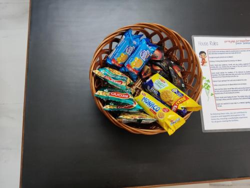 a basket of chips and other snacks on a table at Prayag Prasadam in Allahābād