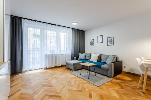 Foto Wawrzyniaka Very Berry Modern Apartment for 6 Guests Near Old Zoo Poznań by Noclegi Renters 1