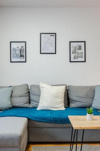 Foto Wawrzyniaka Very Berry Modern Apartment for 6 Guests Near Old Zoo Poznań by Noclegi Renters 6