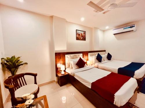 Postel nebo postele na pokoji v ubytování Hotel The Pacific Managed By Sitara Group