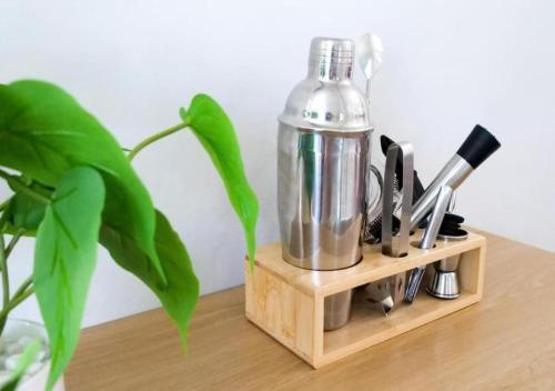 Kemudahan buat kopi dan teh di Modern 3BR home next to park, office space, & more
