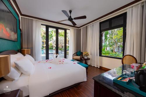 Postel nebo postele na pokoji v ubytování Anmira Resort & Spa Hoi An by The Unlimited Collection, Managed by the Ascott